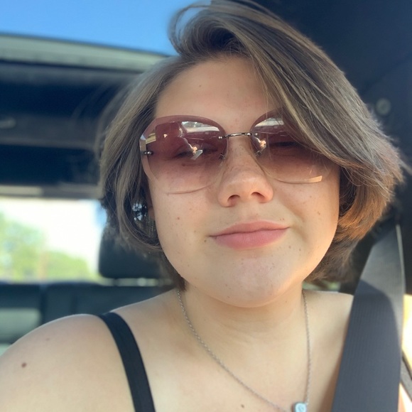 Chanel lightly used sunglasses - Picture 5 of 5